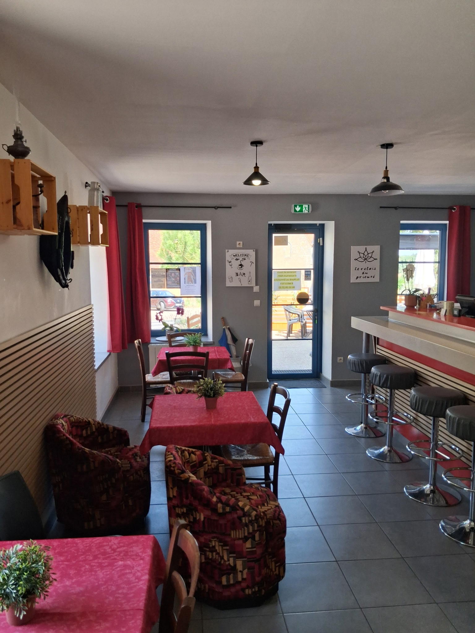Salle du bar Le Relais du Prieuré